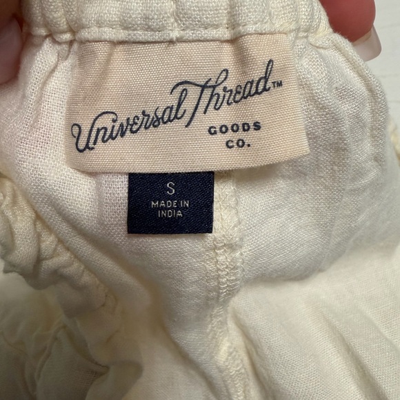 Universal Thread Cream Elastic Waist Shorts with Floral Embroidery - Picture 2 of 4